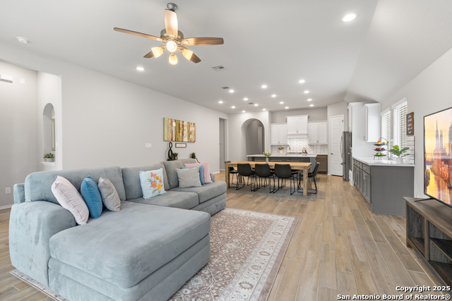 Image 17 of 33 For 1485 Pitcher