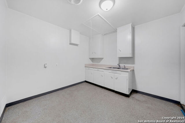 Listing photo id 13 for 514 Hospital