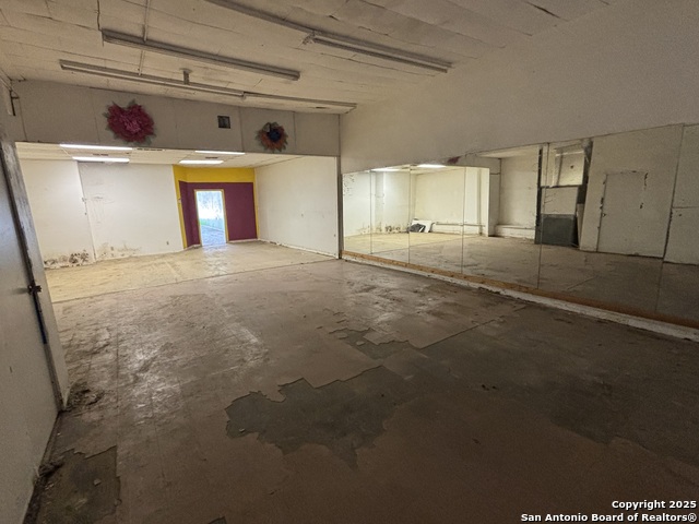 Listing photo id 4 for 1002 Donaldson 1008