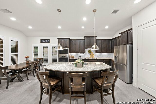 Listing photo id 10 for 130 Boulder Creek