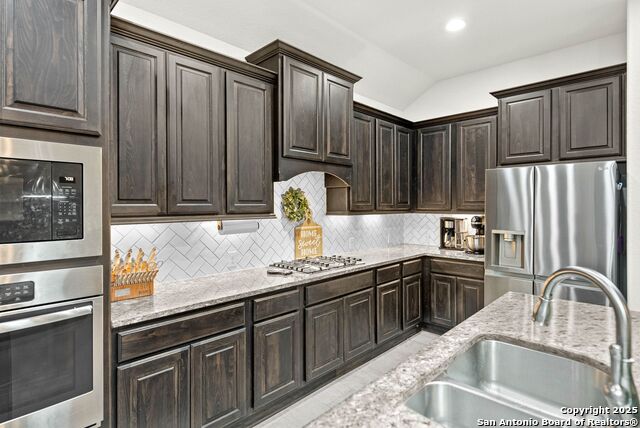 Listing photo id 11 for 130 Boulder Creek