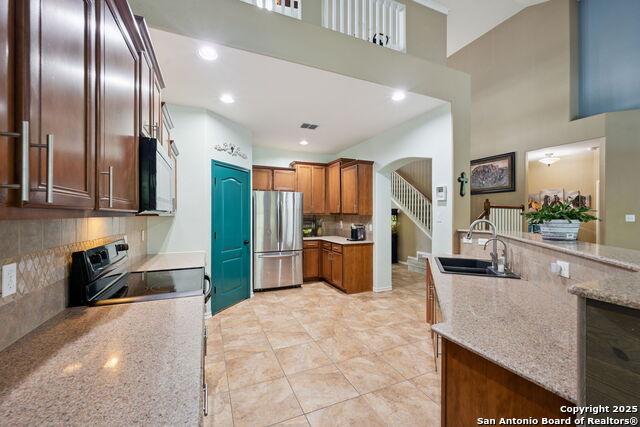 Listing photo id 16 for 1410 Osprey Heights