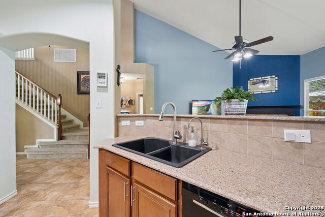 Listing photo id 20 for 1410 Osprey Heights