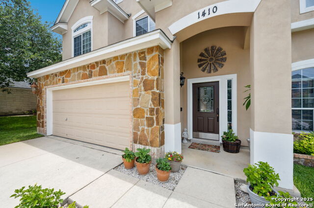 Listing photo id 2 for 1410 Osprey Heights