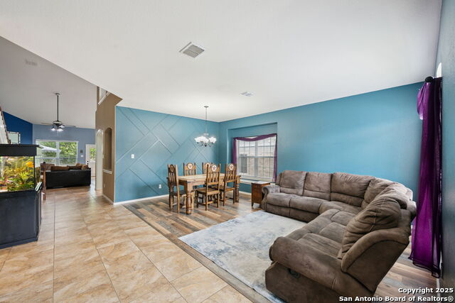 Listing photo id 4 for 1410 Osprey Heights