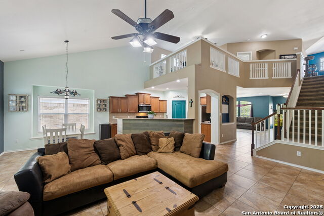 Listing photo id 6 for 1410 Osprey Heights