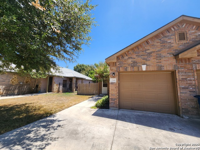 Details for 210 Anne Louise Dr, New Braunfels, TX 78130