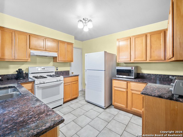 Image 10 of 24 For 8058 Broadway  247u