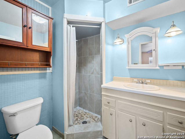 Image 16 of 24 For 8058 Broadway  247u