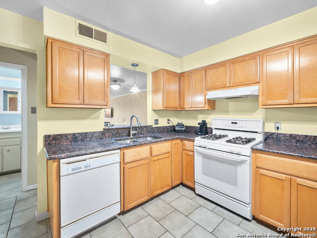 Image 8 of 24 For 8058 Broadway  247u