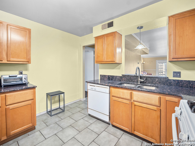 Image 9 of 24 For 8058 Broadway  247u