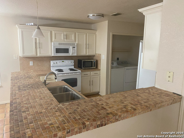 Image 3 of 16 For 7 Pembroke Ln