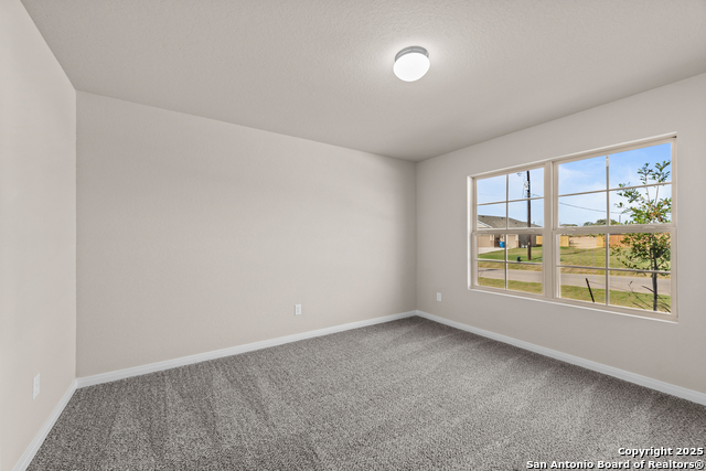 Listing photo id 8 for 145 Cheyenne Drive