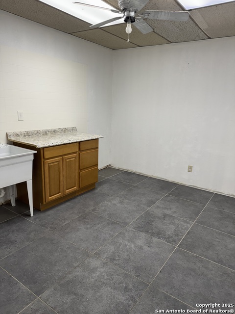 Listing photo id 2 for 6505 Flores S