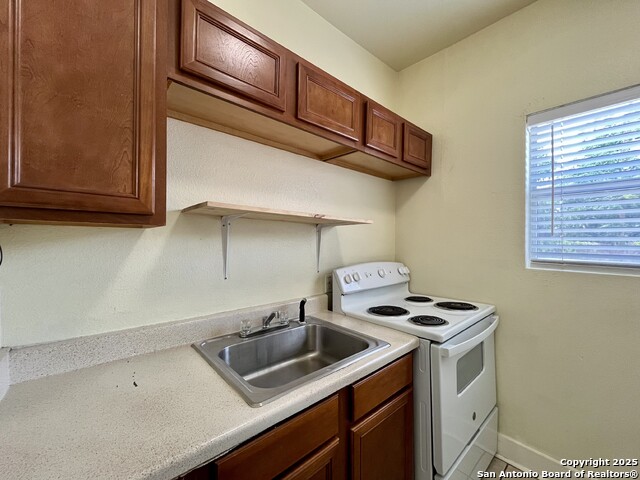Image 12 of 24 For 1535 Woodlawn Ave W 1
