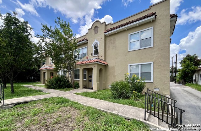 Image 21 of 24 For 1535 Woodlawn Ave W 1
