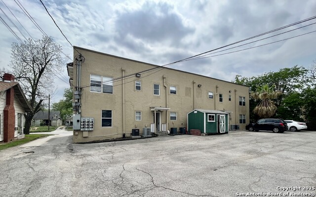 Image 27 of 29 For 1535 Woodlawn Ave W 3