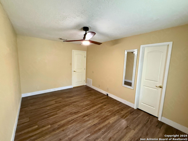 Listing photo id 8 for 5222 Rolling Ridge Dr E