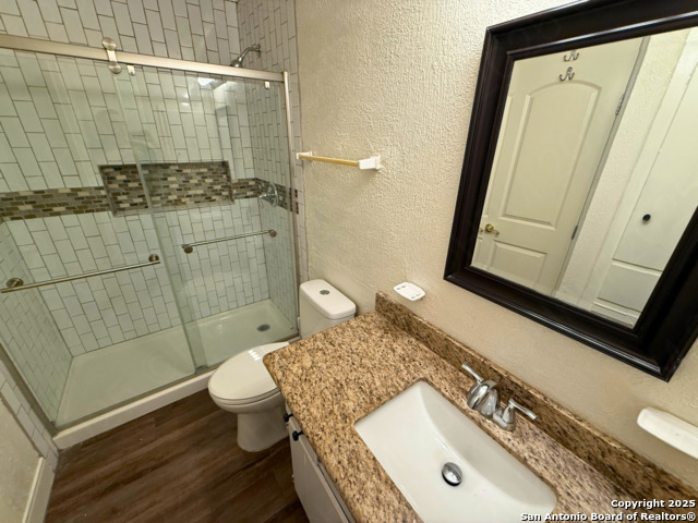 Listing photo id 12 for 5222 Rolling Ridge Dr E