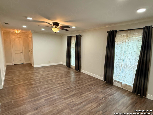 Listing photo id 0 for 5222 Rolling Ridge Dr E