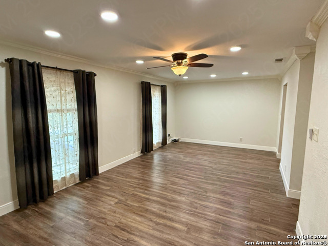 Listing photo id 1 for 5222 Rolling Ridge Dr E