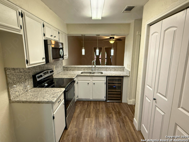 Listing photo id 3 for 5222 Rolling Ridge Dr E
