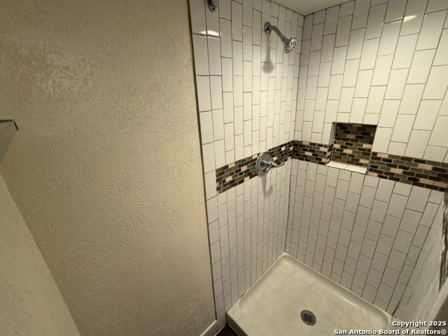 Listing photo id 6 for 5222 Rolling Ridge Dr E