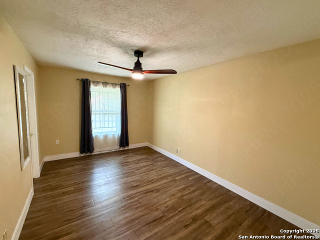Listing photo id 7 for 5222 Rolling Ridge Dr E