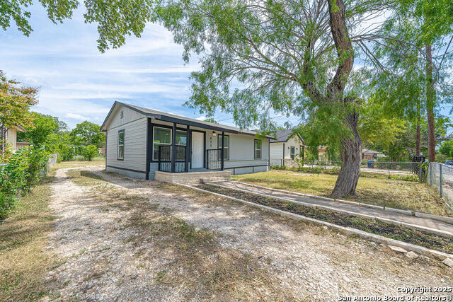 Image 2 of 11 For 671 Kendalia