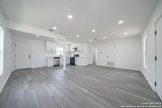 Image 3 of 11 For 671 Kendalia