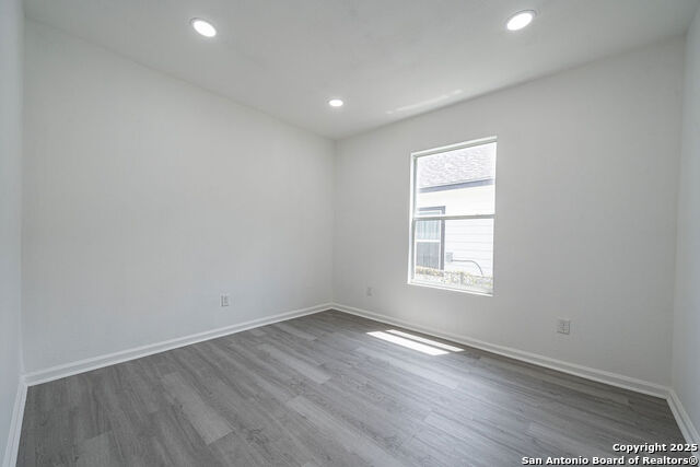 Image 7 of 11 For 671 Kendalia