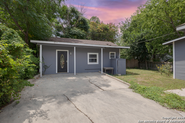 Image 26 of 33 For 414 Rosewood Ave W