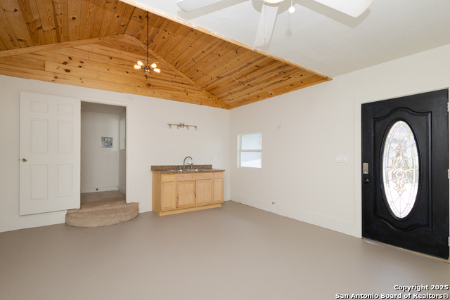 Image 29 of 33 For 414 Rosewood Ave W