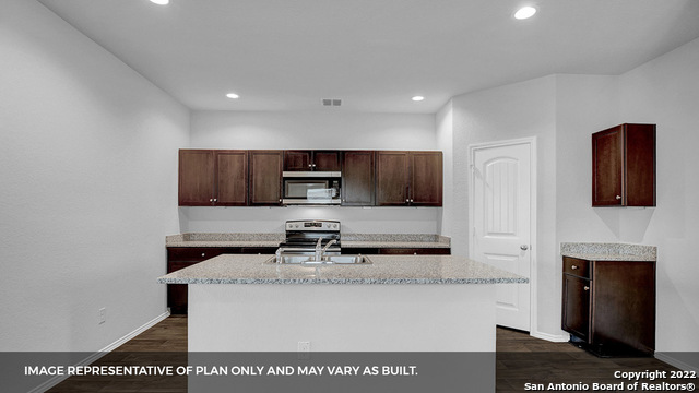 Listing photo id 6 for 21144 Gravel Keep