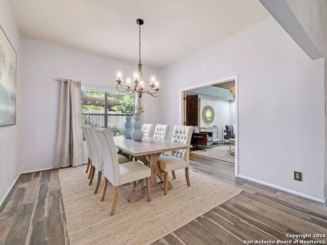 Listing photo id 8 for 19914 Encino Moss