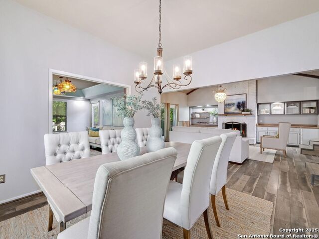 Listing photo id 10 for 19914 Encino Moss