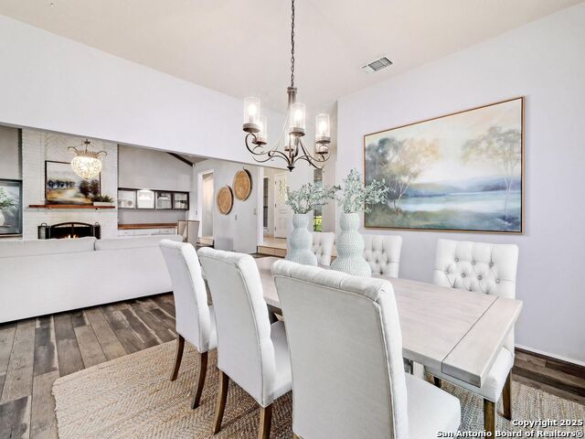 Listing photo id 11 for 19914 Encino Moss