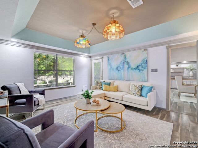 Listing photo id 13 for 19914 Encino Moss