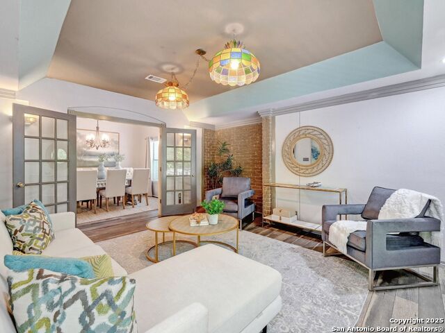 Listing photo id 14 for 19914 Encino Moss