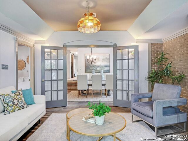 Listing photo id 15 for 19914 Encino Moss