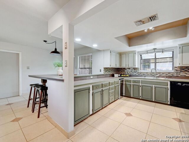 Listing photo id 17 for 19914 Encino Moss