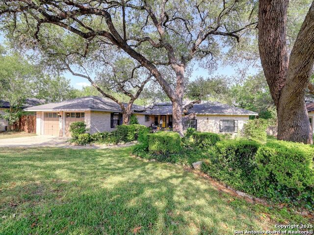 Listing photo id 0 for 19914 Encino Moss
