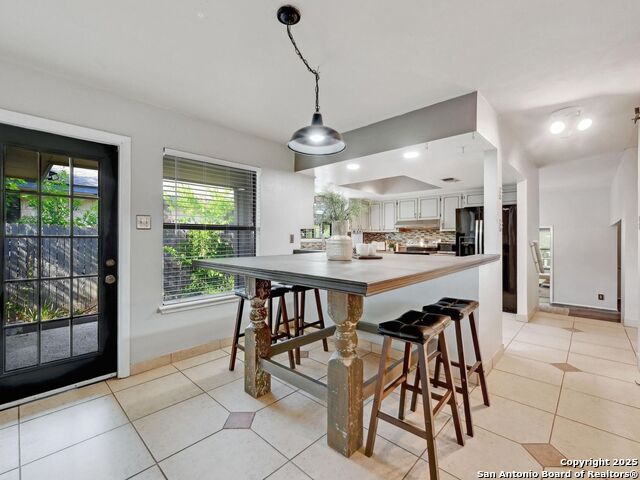 Listing photo id 19 for 19914 Encino Moss