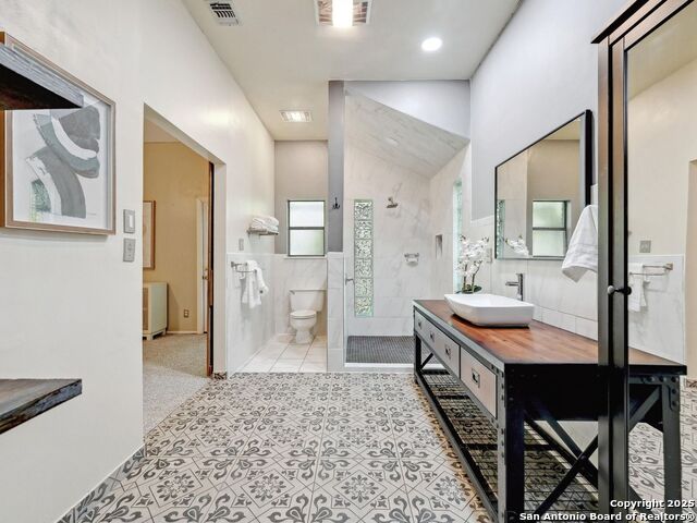 Listing photo id 28 for 19914 Encino Moss