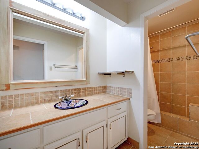 Listing photo id 32 for 19914 Encino Moss