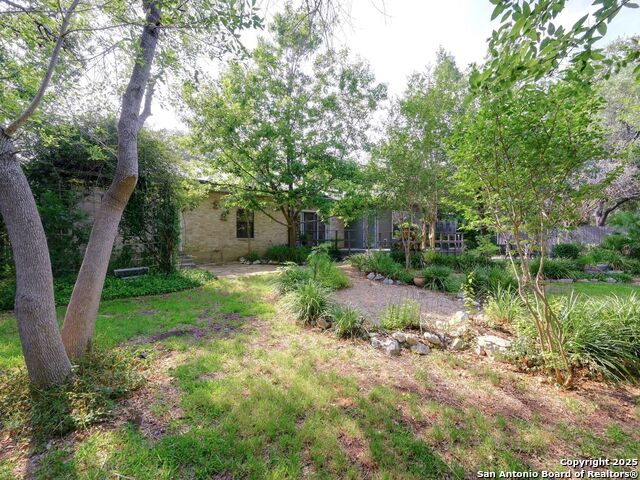 Listing photo id 33 for 19914 Encino Moss