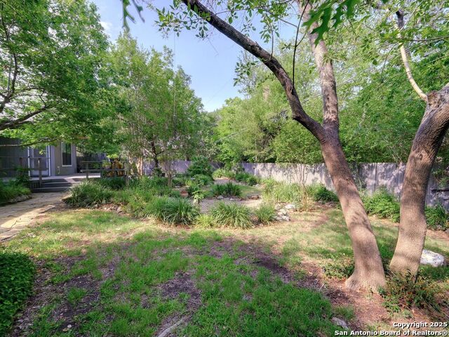 Listing photo id 34 for 19914 Encino Moss