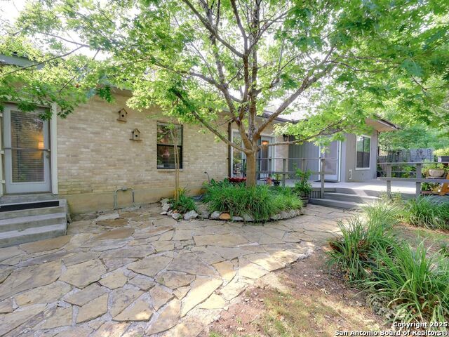 Listing photo id 35 for 19914 Encino Moss