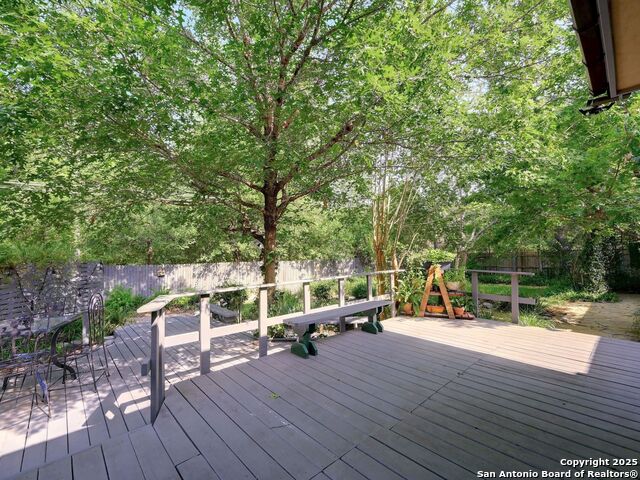 Listing photo id 36 for 19914 Encino Moss