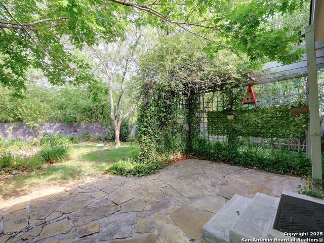 Listing photo id 38 for 19914 Encino Moss